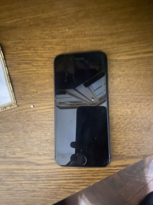 Ipohone 8 baterie 100% 64gb fara defecte pret 300