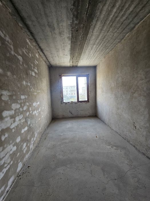 4 xonali 98m² 3-qavat kvartira sotiladi karobka