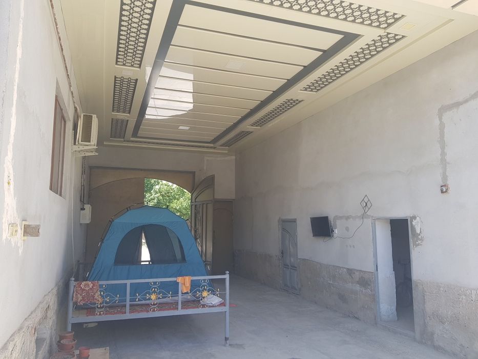 Навоий  Умид кургонида ховли срочно сотилади