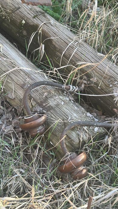 Столб деревянный