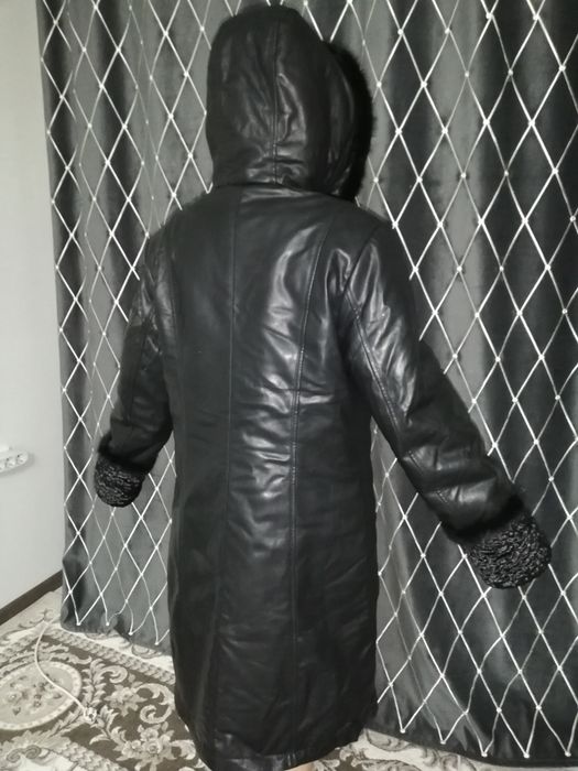 Продаётся кожаный дублёнка.