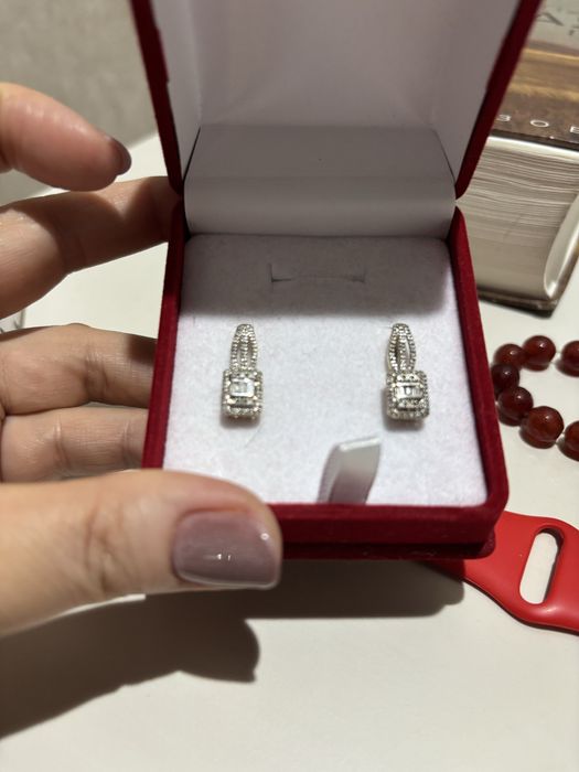 Продам 2 набора золотые серьги с брилиантами