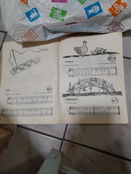 Manual de pian la una sau doua mainini