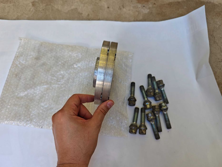 Алуминиеви фланци за БМВ е90 10мм с болтове