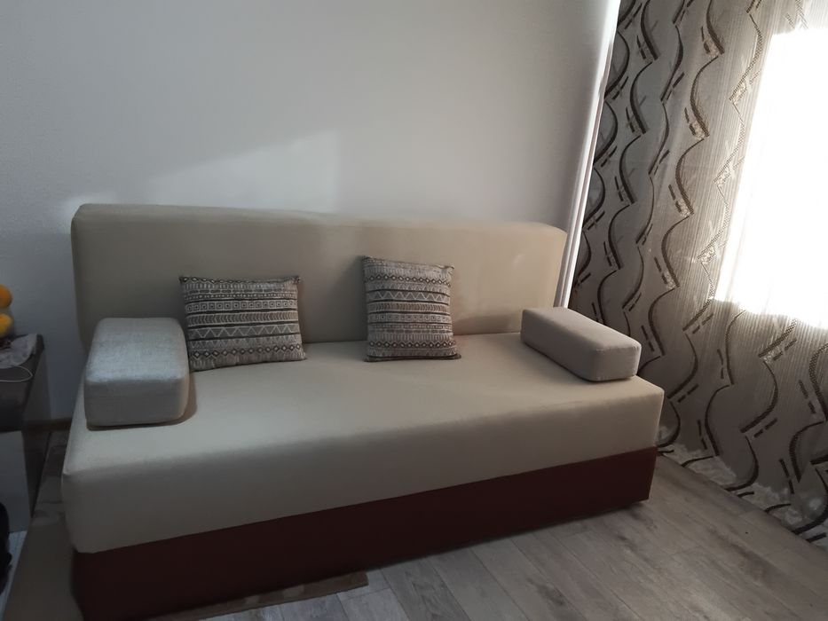 Продам бескаркасный диван.