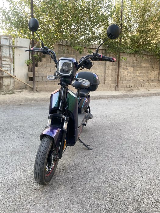 Skuter sotiladi 4 akumliyator yaxshi xolatta 40 km yuradi