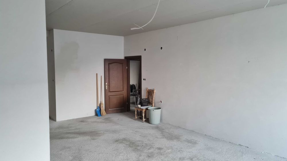 Продава се Тристаен апартамент в Асеновград - 122 кв.м за 820 €/кв.м - Снимка #2