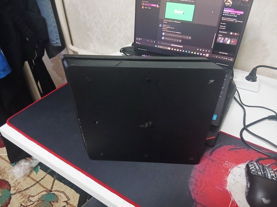 PS4 Slim 500GB - идеальное состояние