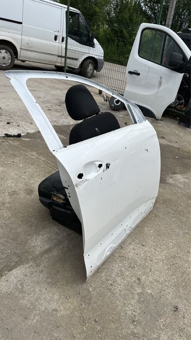 2 бр. предна дясна и 1 бр. предна лява Peugeot 3008 2,5008 (2016-2023)