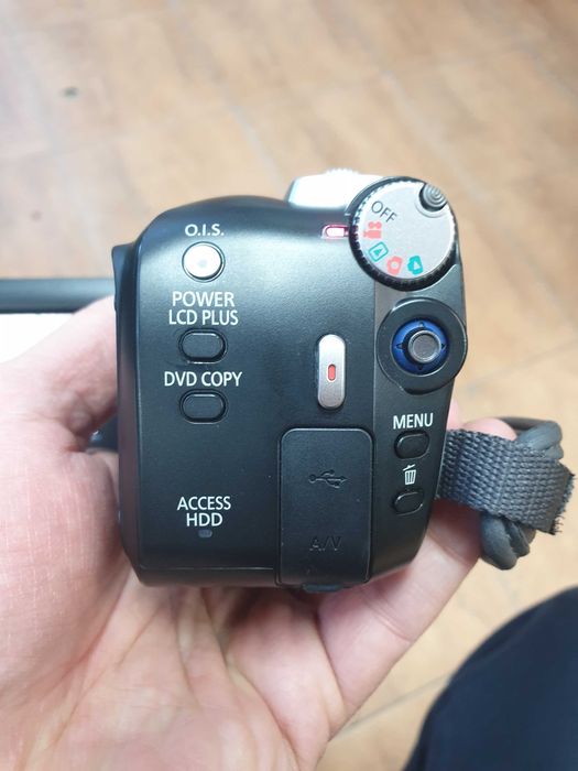 Продавам видеокамера Panasonic hdd
