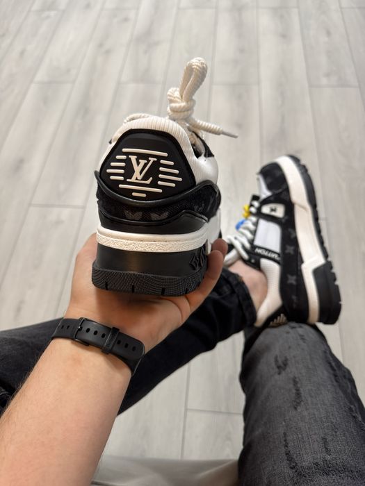 Adidasi Barbati LV Maxi Trainer Negru & Alb!