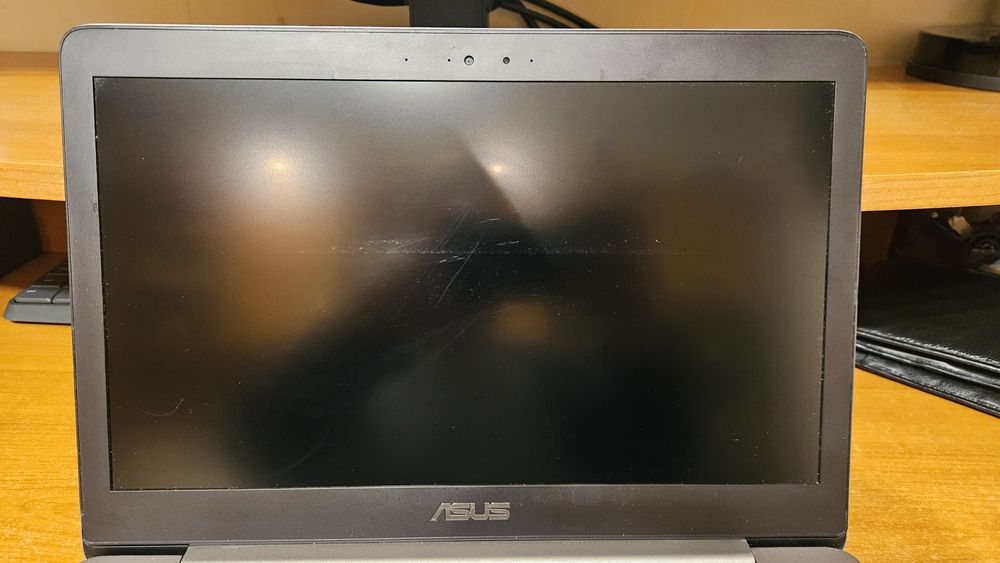 Laptop Asus UX310 Intel i5 6200u 8GB RAM 128GB SSD 13.3" QHD+
