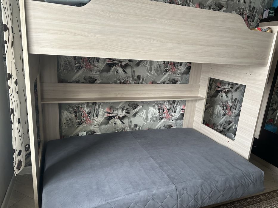 Продам двухяротную  кровать.