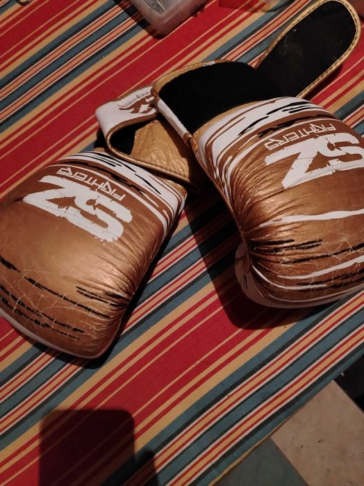 Боксови ръкавици