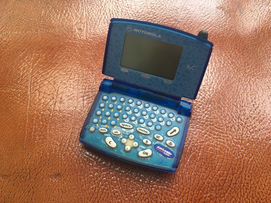 GSM-телефон Motorola V100