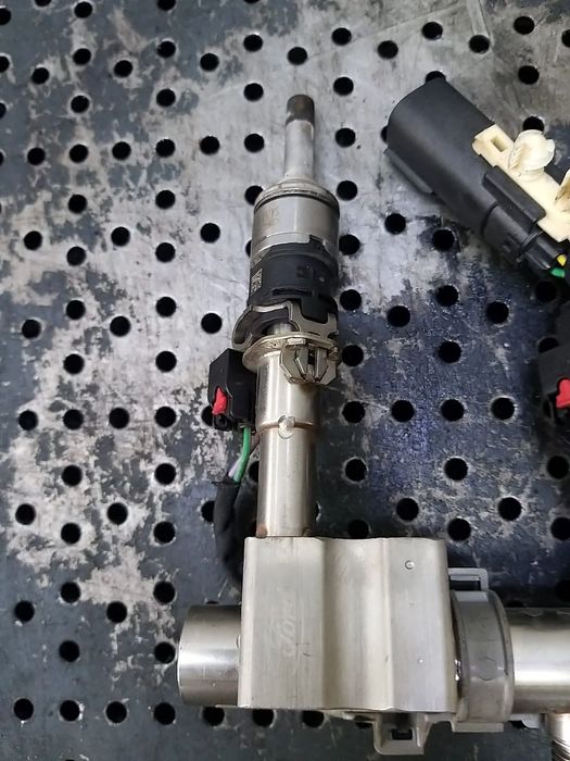 Injector 1.0 b ford focus 4 h6bg9f593ab