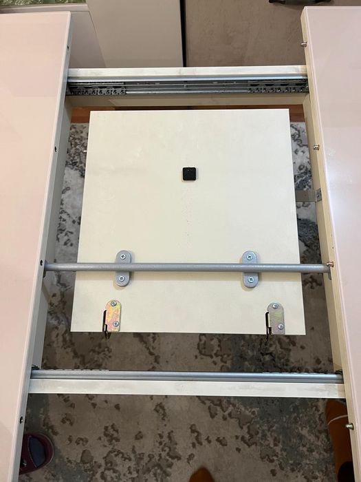 раздвижной обеденный стол