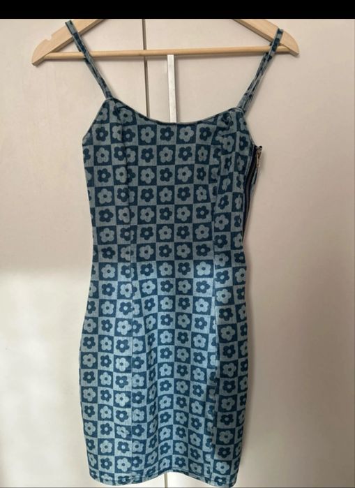 Rochie H&M Divided cu model, XS - stare impecabilă