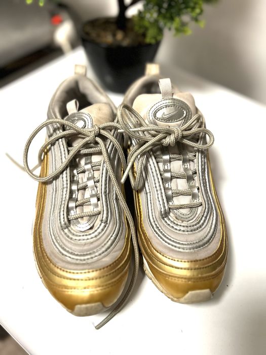 Adidasi nike gri cu auriu