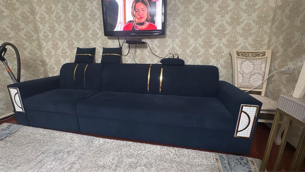 Диван новыйй почти срочно