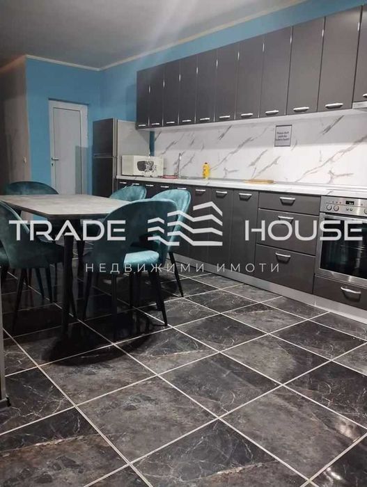 Дава се под наем Многостаен апартамент в Пловдив, Младежки Хълм - 190 кв.м за 600 € - Снимка #1