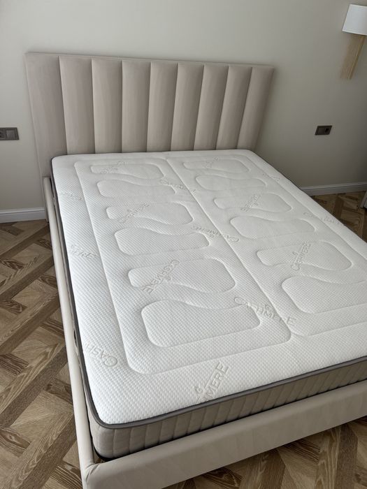 Кровать с матрасом