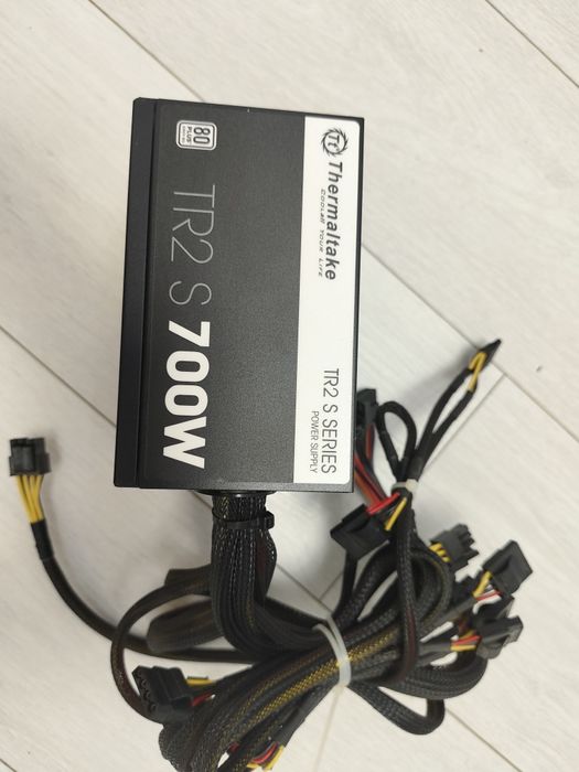 Блок питания Thermaltake TR2 S 700Вт