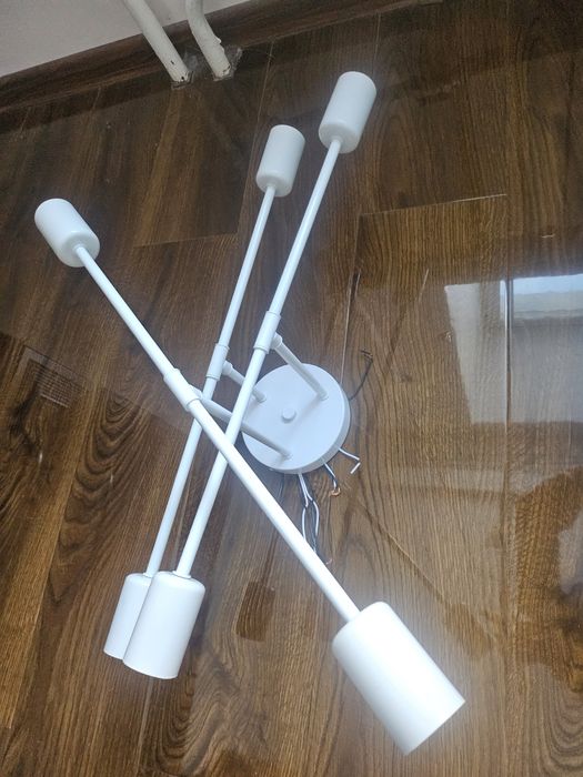 Продам люстры новые