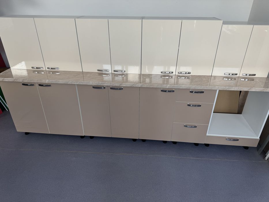 Mobila de bucatarie  MDF LUCIOS 300 cm, plus masa cadou !!