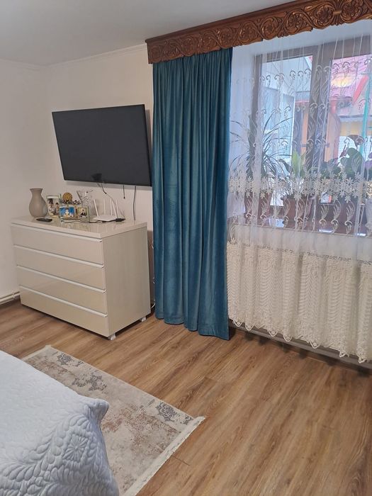 Vand casa Husi zona Răiești