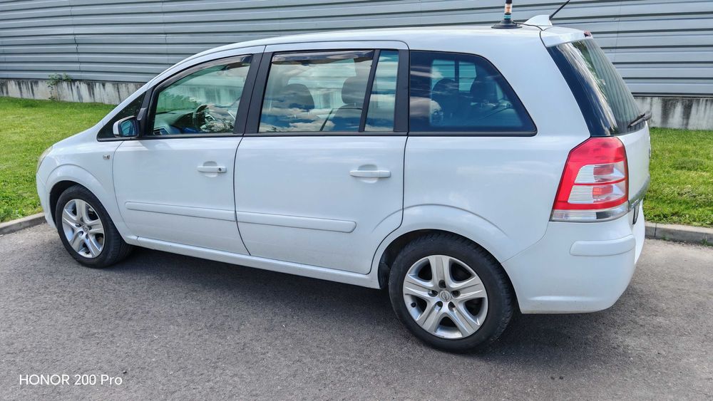 Autoturism Opel Zafira B