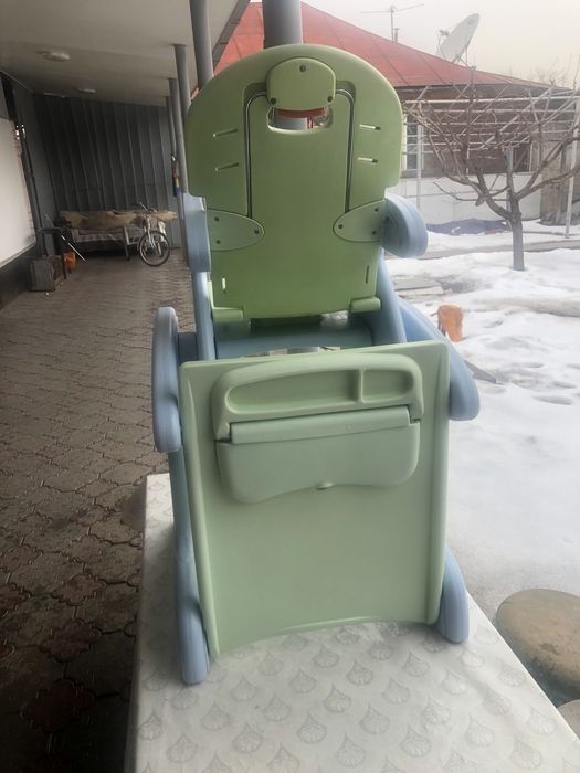 Детский стульчик для кормление маленьких детей со стала