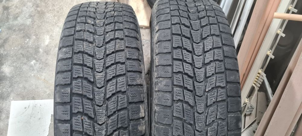 Продам шины зимние  .