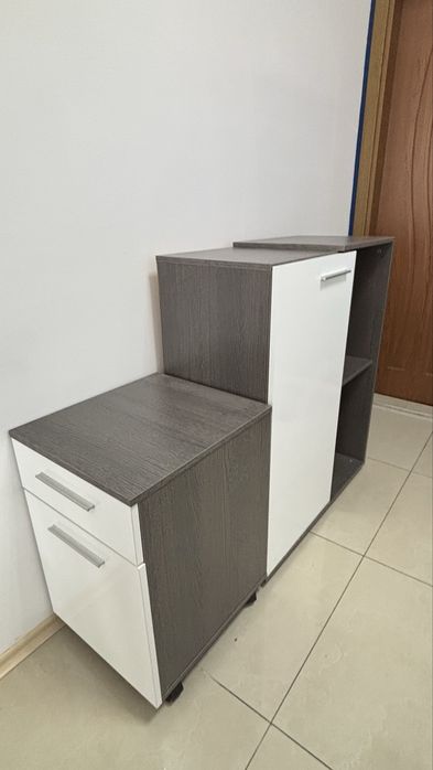 Офис шкаф, офис контейнер и 2 посетителски стола