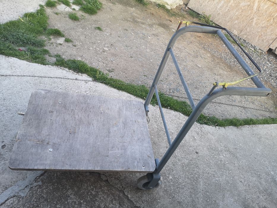 Vand carucior cu 3 roti pentru marfa