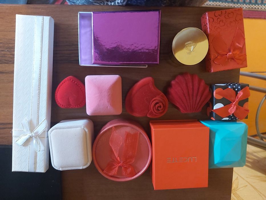 Коробки новые много подарочные!!!