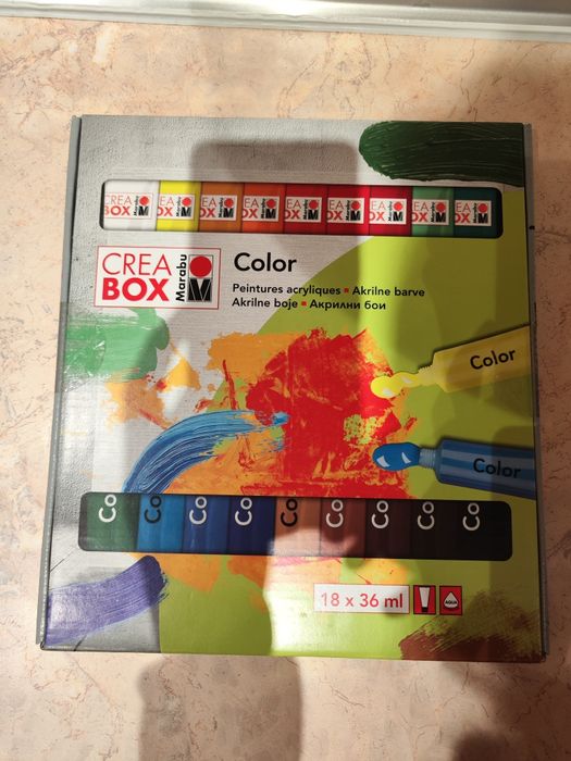 Комплект  акрилни бои, четки и палитри