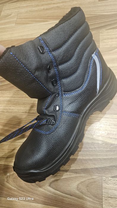 Продам спецодежду.