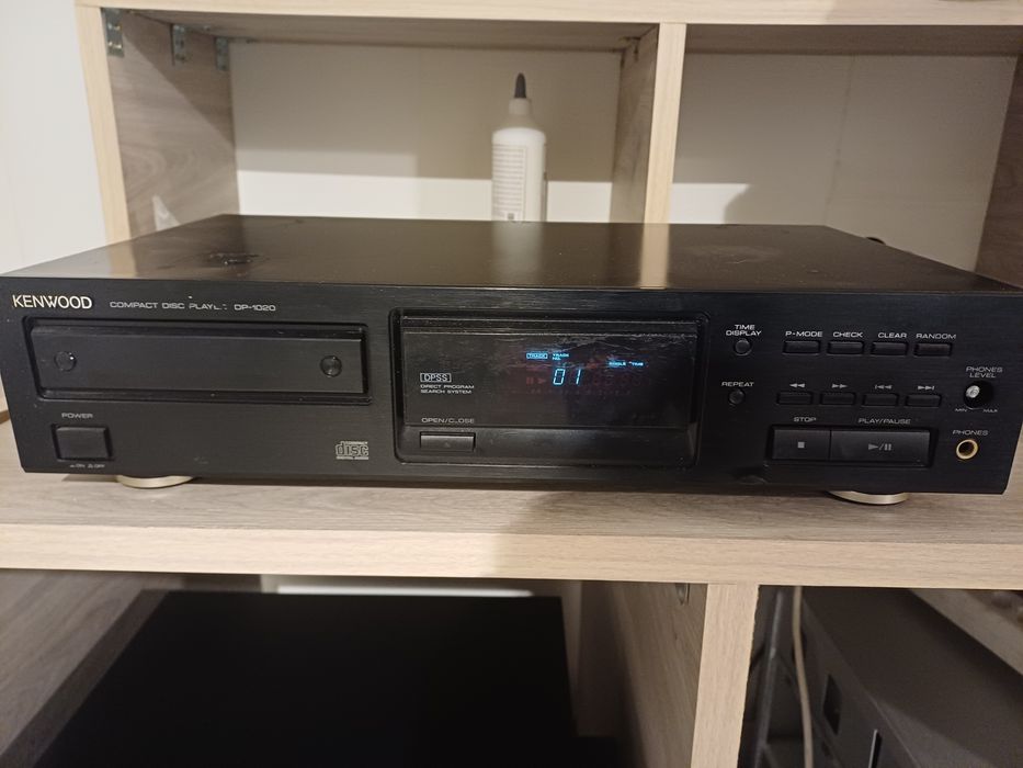 VAND.  CD.  Kenwood Dp 1020