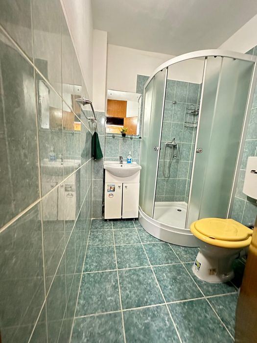 Inchiriez apartament cu 4 camere