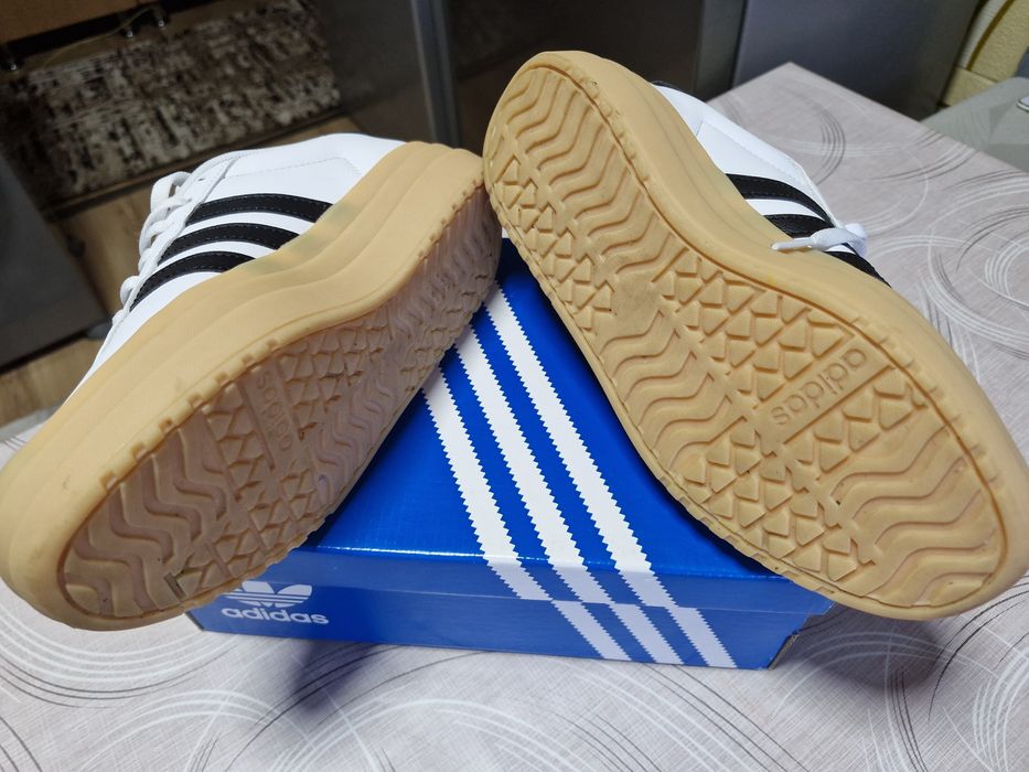 Adidasi Adidas albi piele