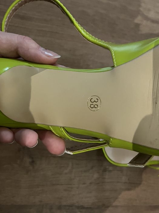 остри ниски токчета