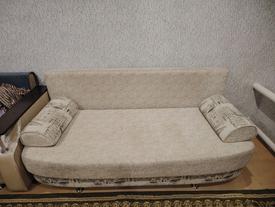 Продам Диван в хорошем состоянии!!