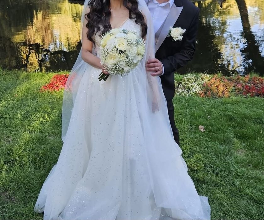 Vând rochie de mireasă în stare foarte bună ,purtată  câteva ore