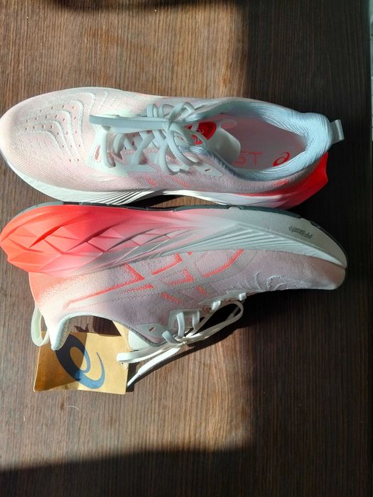 ASICS NOVOBLAST 4,Made in JAPAN ,Nr 9.42,5, 27 cm talpa picior.800 lei