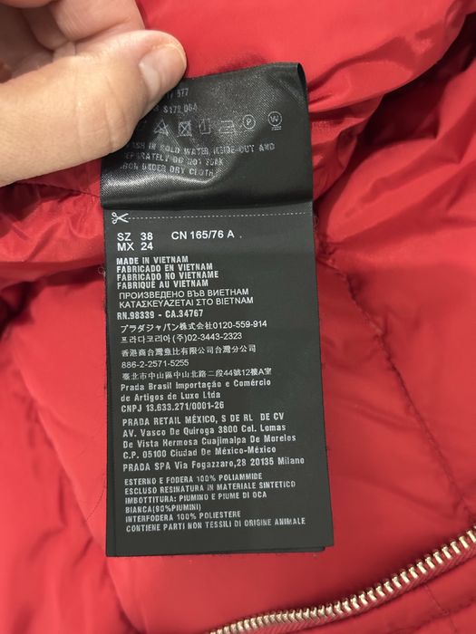 Женский пуховик Prada