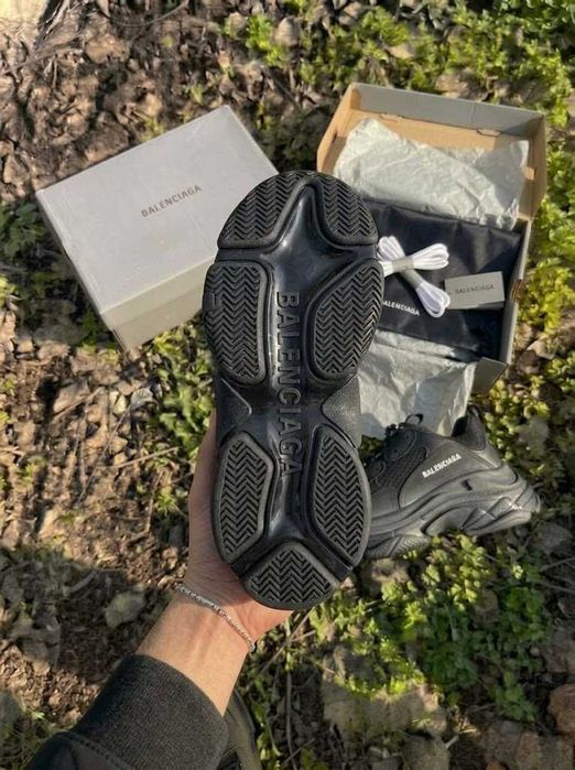 Balenciaga Triple S Negru