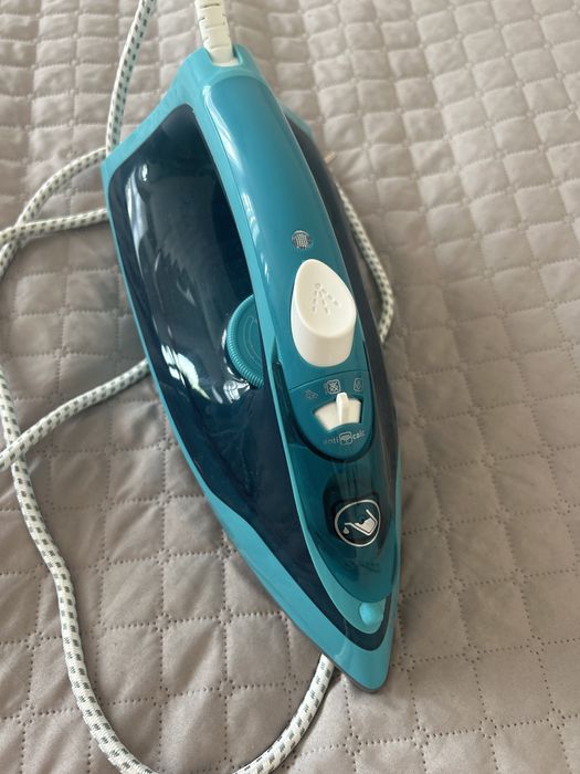 Продам утюг( покупали в декабре)