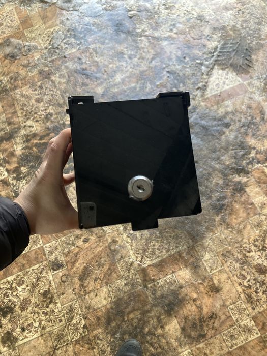 Диспенсер под крышки D90