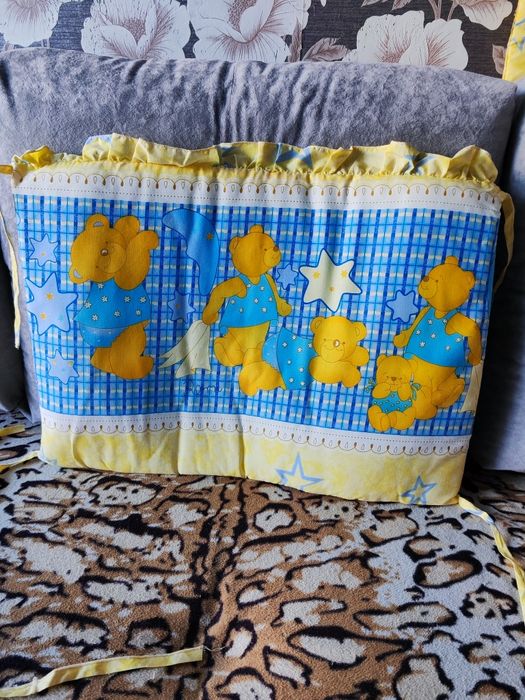 Продам бортики на кроватку